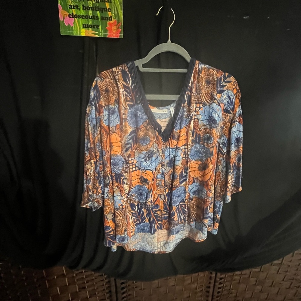 LUG cropped top size XL.